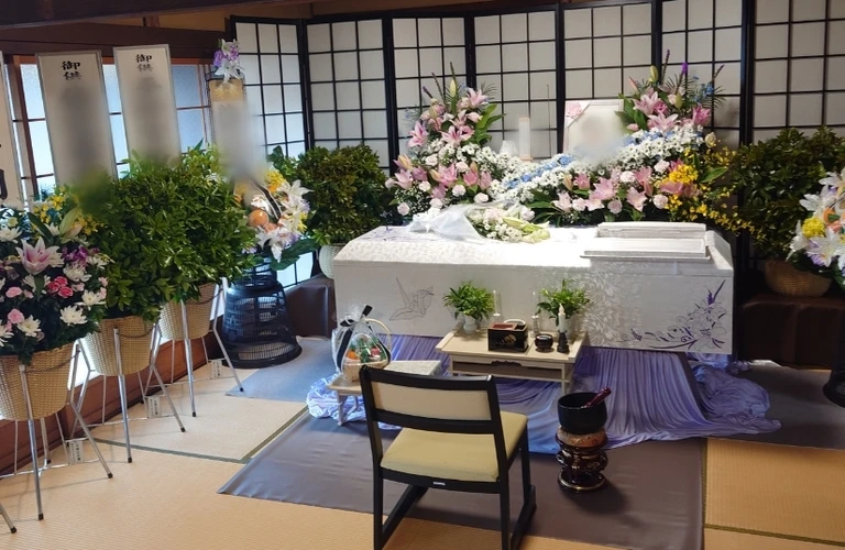 家族葬で心温まる最期の別れを。感謝と共に故人様を送る葬儀プランをご提供