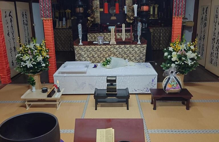 家族葬をお得に。直葬プランで費用を抑えるコツ