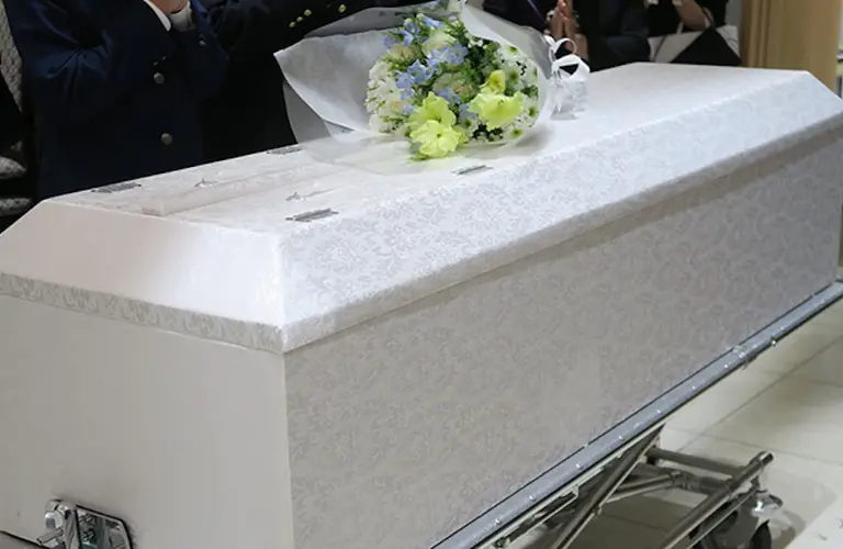 家族葬を費用を抑えて、心温まる直葬プランで大切な人を思いやりのある形で送る